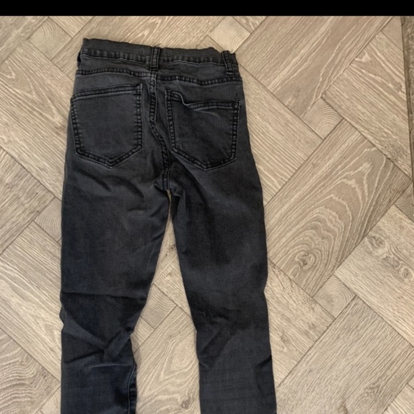 Black Ripped Jeans size 0-26! Super cute, worn a few times, but great condition. - Picture 2 of 4